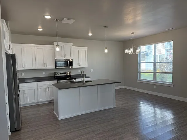 4 bed, 2.5 bath, 1646 sqft, $1,895 — Photo 3