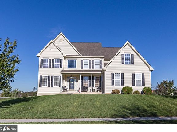 2nd image of 112 Cyprus Ln