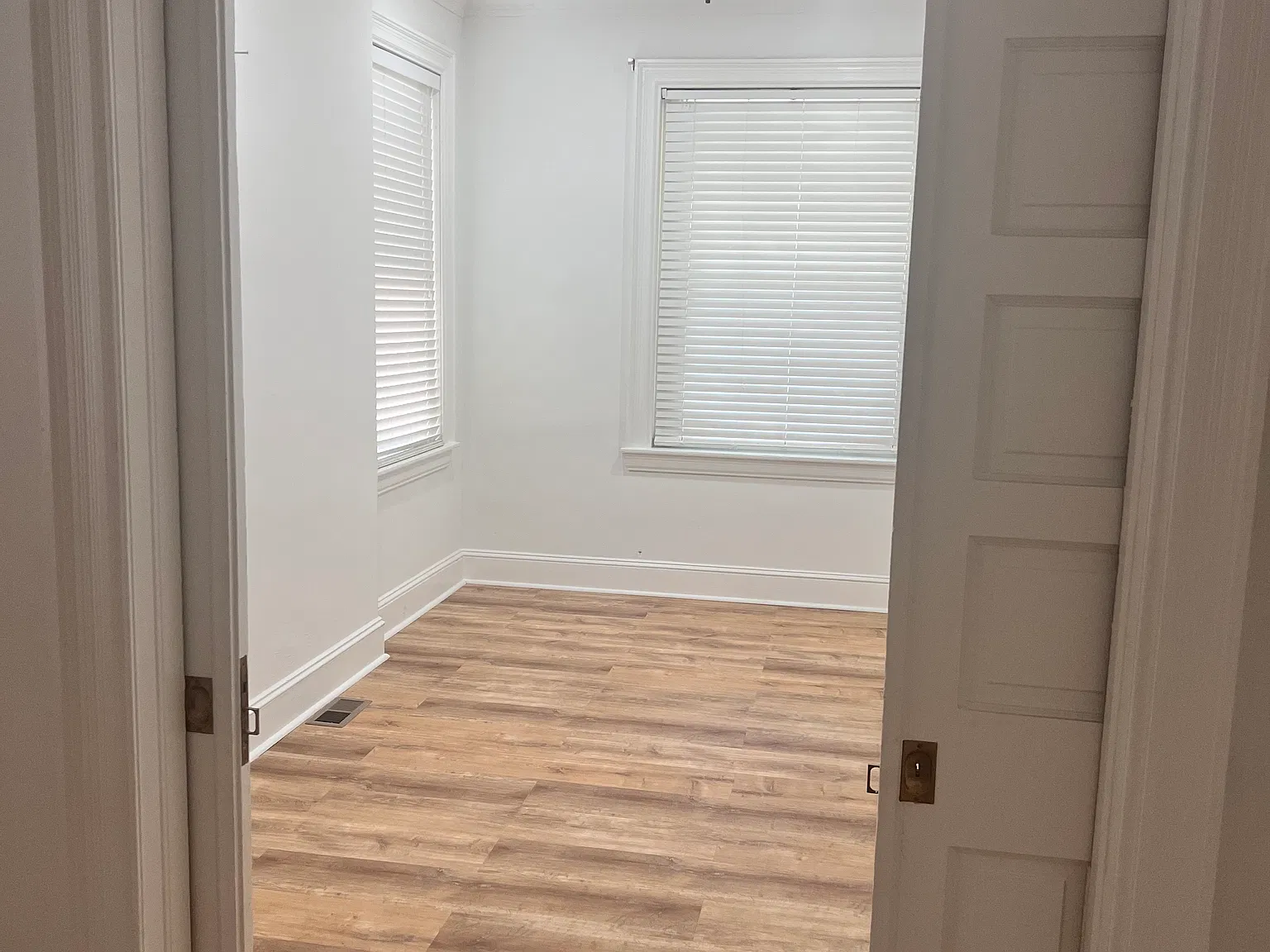 320 Loney St — Photo 3