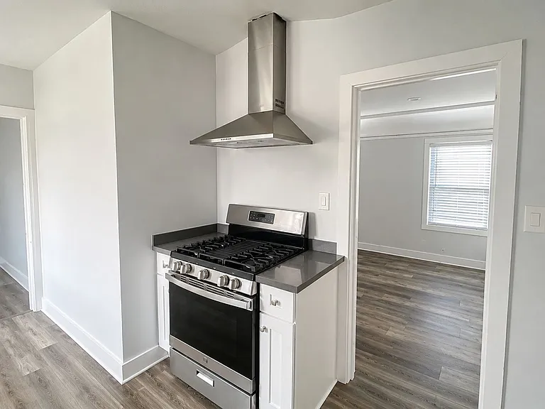 88 S Allen Ave — Photo 26