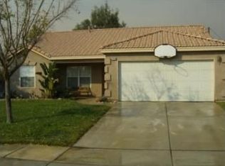 27514 Sutherland Dr, Highland, CA 92346