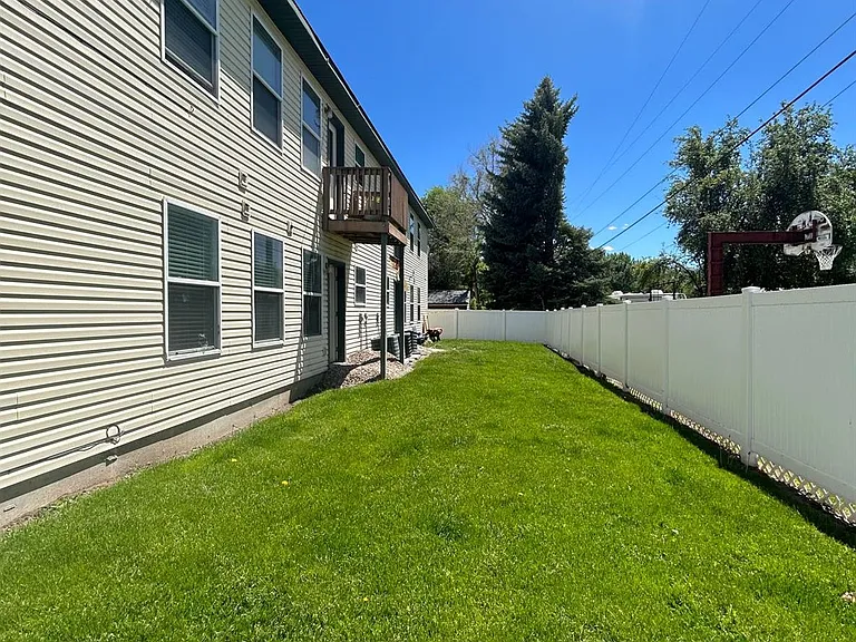 465 Taft — Photo 28