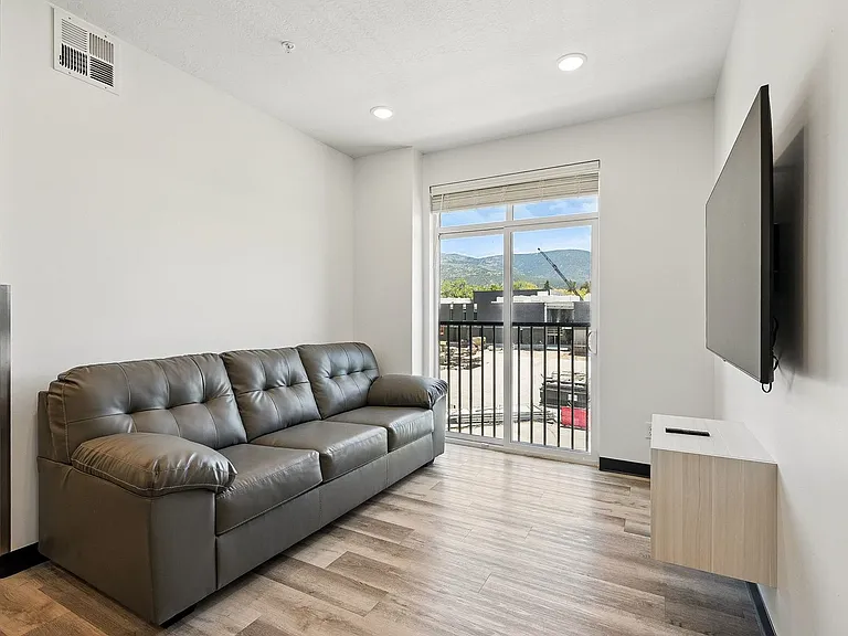 118 N 400 W — Photo 27