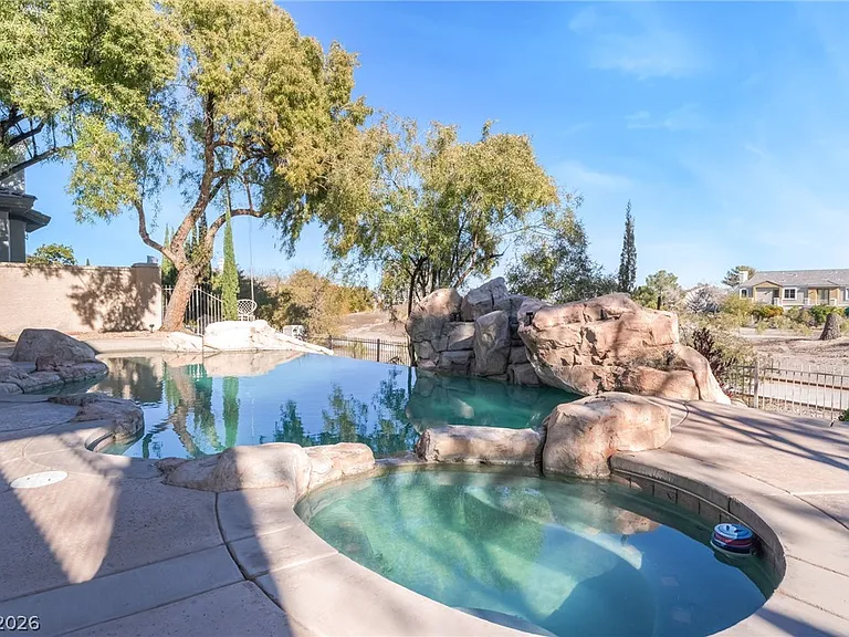 904 Pont Chartrain Dr — Photo 4