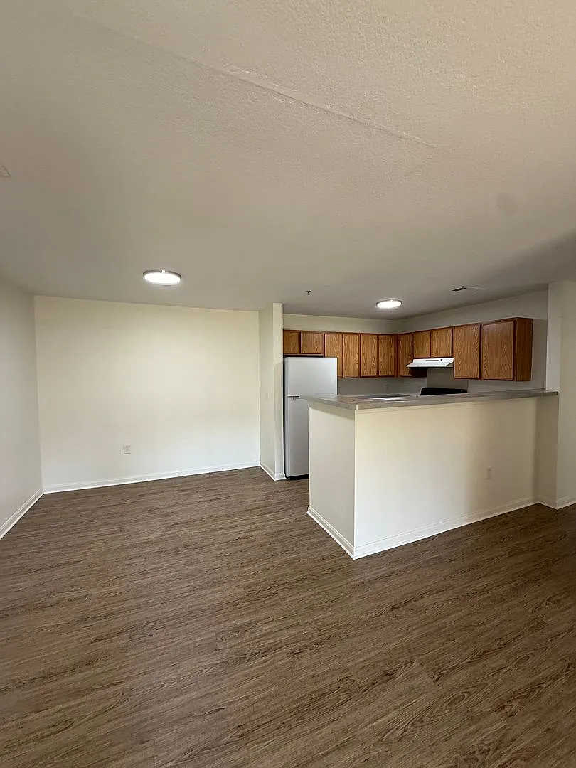 Building Photo - Highlands Apts