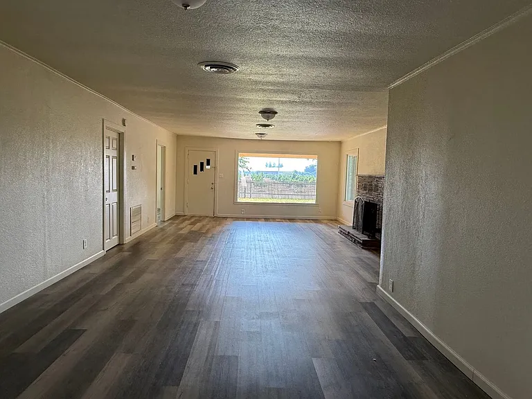 8897 Jacobs Ave — Photo 7