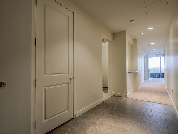 3rd image of 700 W 31st St Suite 405
