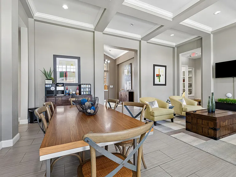 Point Royale Apartments — Photo 34