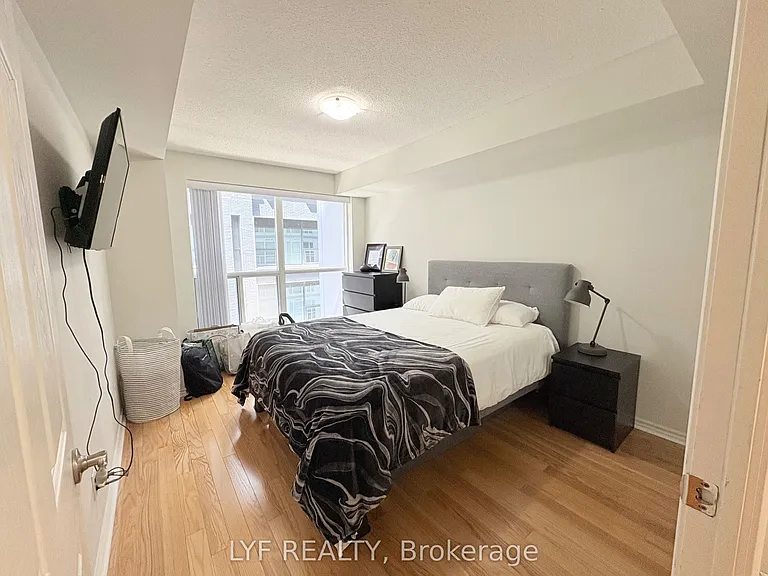 270 Wellington St W #624 — Photo 16