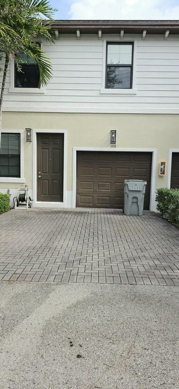 2723 NE 14th St #2, photo 8
