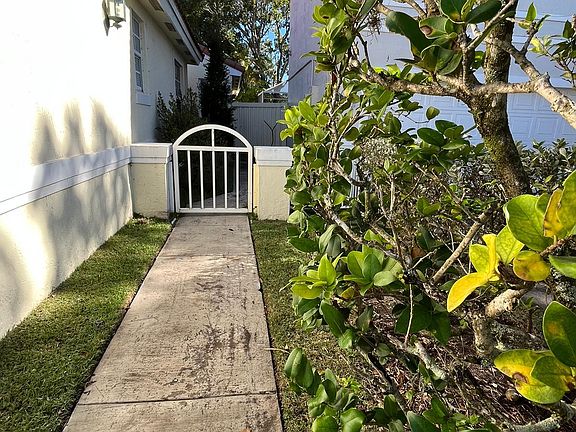 3rd image of 4988 SW 151st Ave