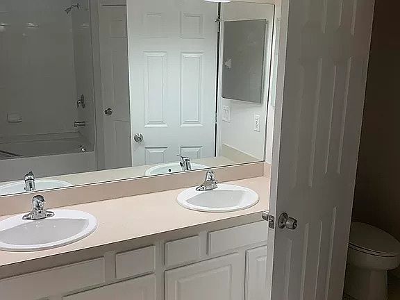 4th image of 4171 Highwood Dr