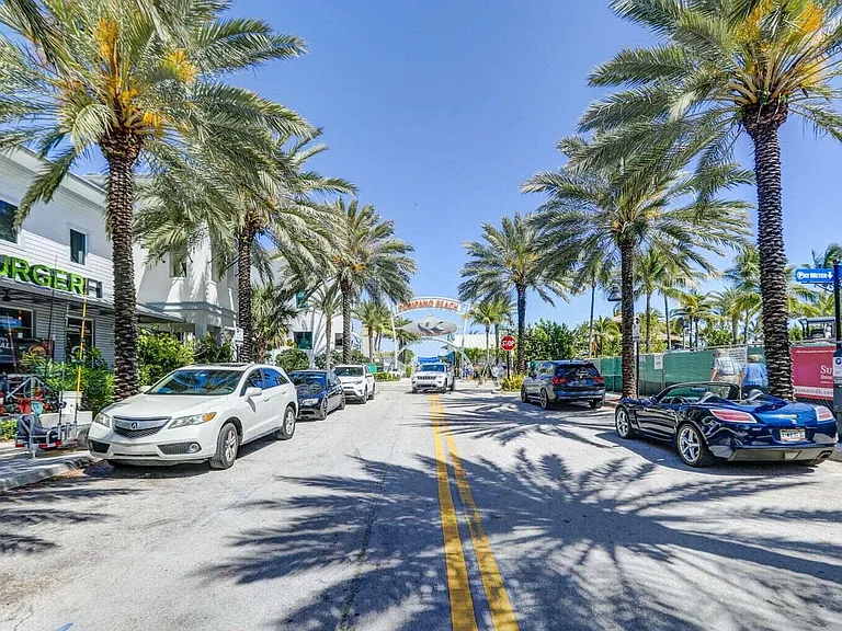 100 SE 6th Ave #303 — Photo 33