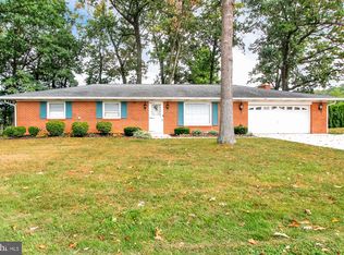 25 Oak Hills Dr, Hanover, PA 17331