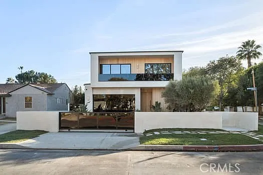 4 bed, 4.5 bath, 3663 sqft, $26,000 — Photo 2