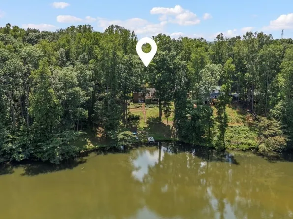 2226 Highland Dr, Powhatan, VA 23139