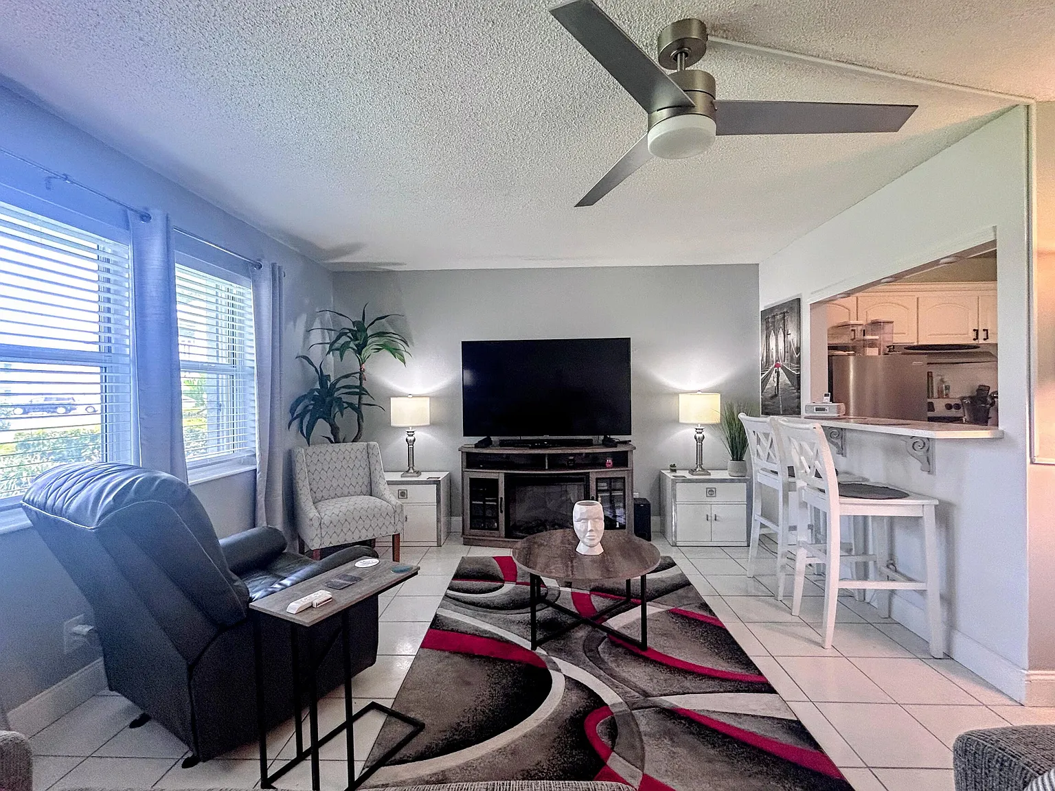 1 bed, 1.5 bath, 646 sqft, $1,600 — Photo 3