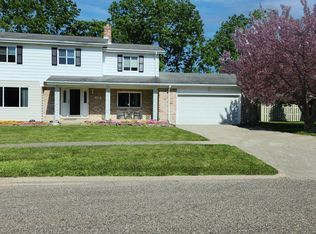 428 Oakwood Dr, Flushing, MI