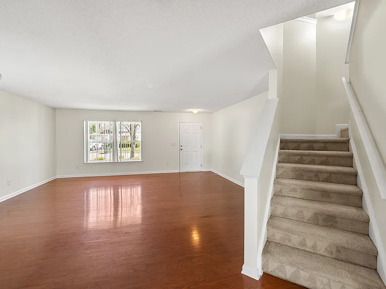 6571 Guard Hill Dr — Photo 12