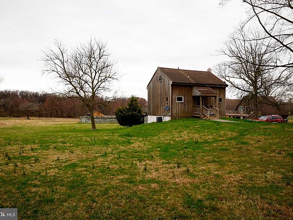 3rd image of 25 Keller Rd