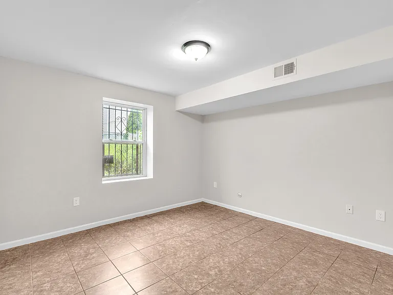 15-17 Wharton St #1 — Photo 6