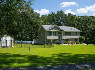 14 Lorenzen Ln, Wallkill, NY 12589