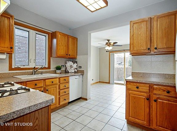 5th image of 9732 S Tulley Ave