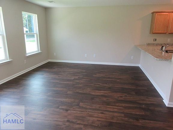 3rd image of 402 W Mann St