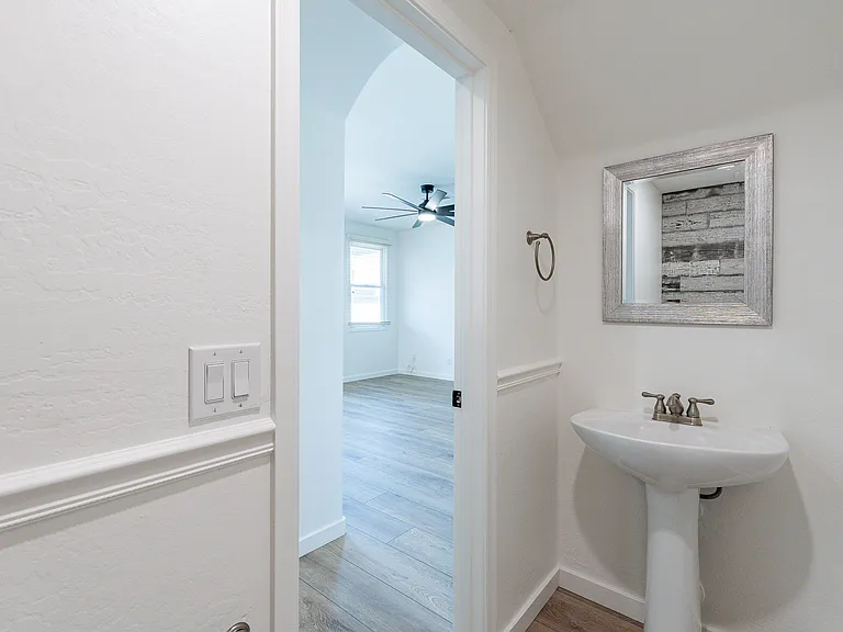 2225 E Sunland Ave — Photo 14
