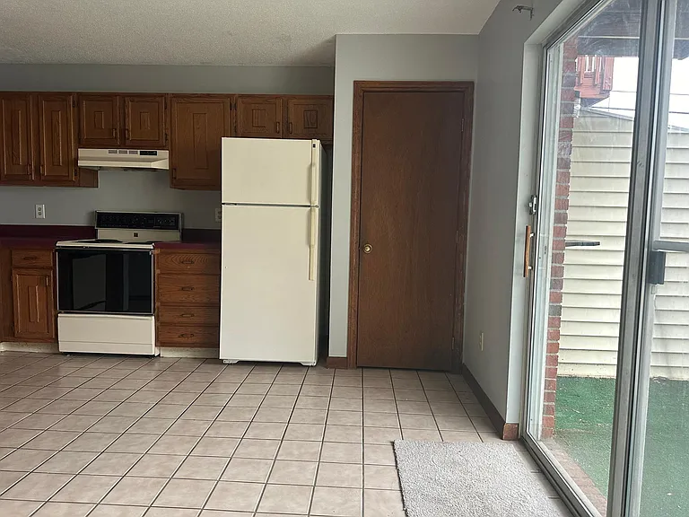 41 Dunbar St #2 — Photo 2
