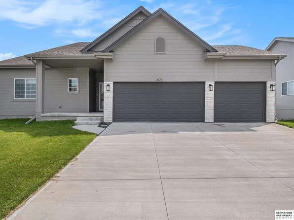 11120 Reynolds St, Omaha, NE 68142