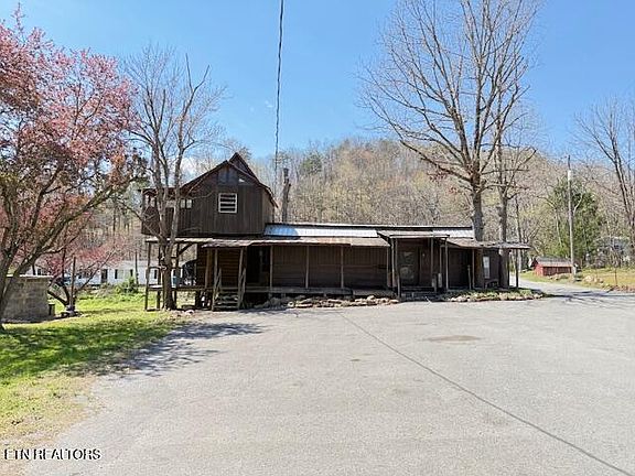 4th image of 1941 Bluff Mountain Rd