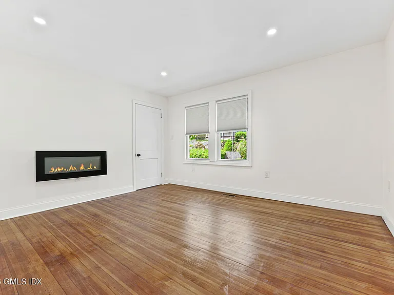 300RUC E Park Ave #B — Photo 12
