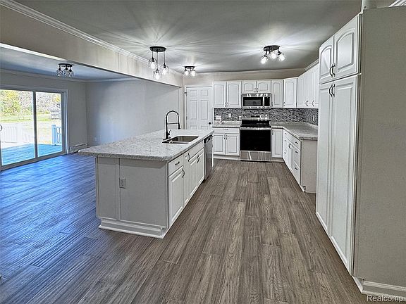5th image of 4020 W Frances Rd