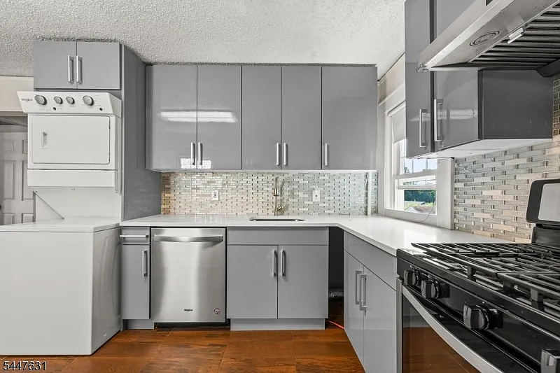 22 Meeker Pl