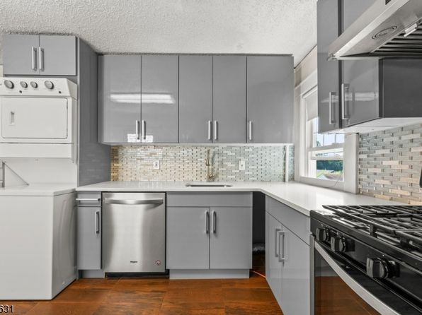 22 Meeker Pl
