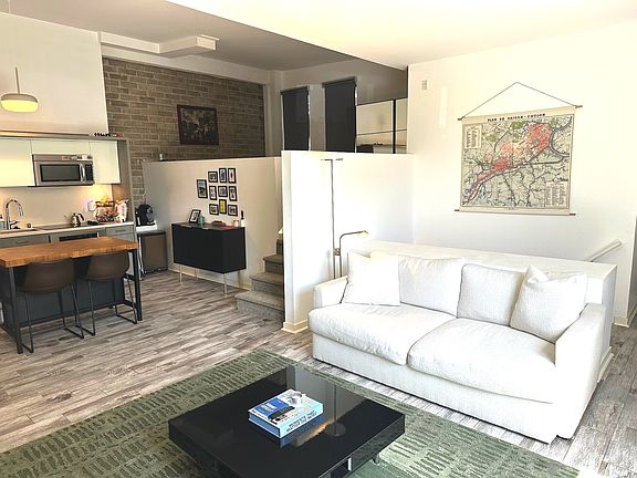 5th image of 941 W Hawthorn St W #8