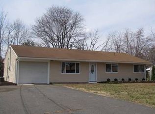 7 Stanworth Rd, Kendall Park, NJ 08824