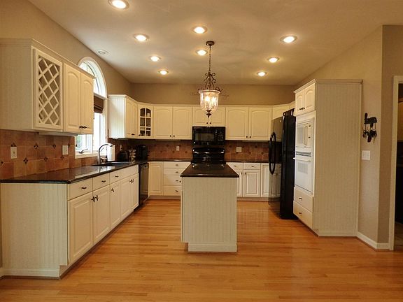 4th image of 1697 Thall Dr