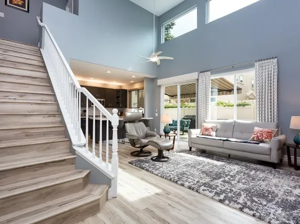 557 Summerholly Dr, San Marcos, CA 92078