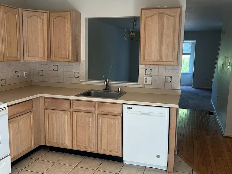 120 Clover Ct — Photo 4