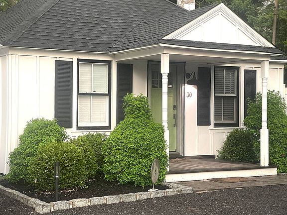2nd image of 30 Oak St