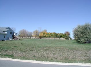 105 Briar Cliff St SW, Poplar Grove, IL 61065