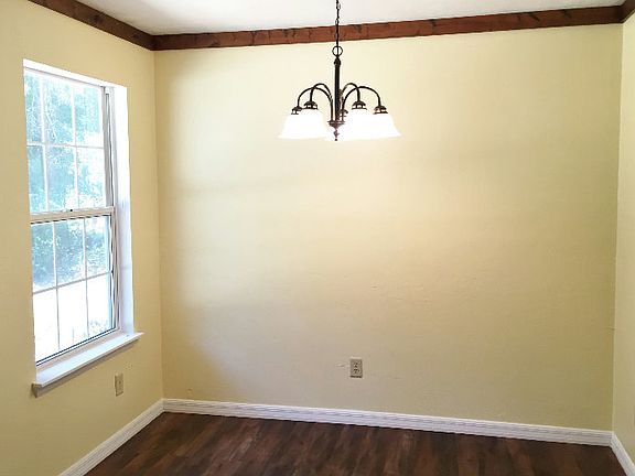 4th image of 165 SW Daytona Way