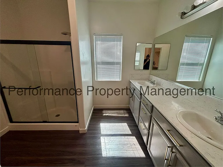 2505 Mercedes Dr — Photo 9