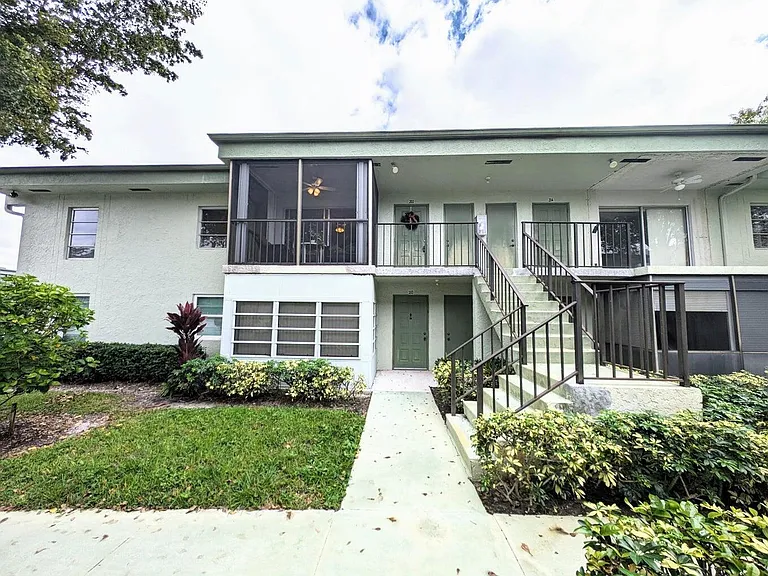 7515 S Oriole Blvd — Photo 2