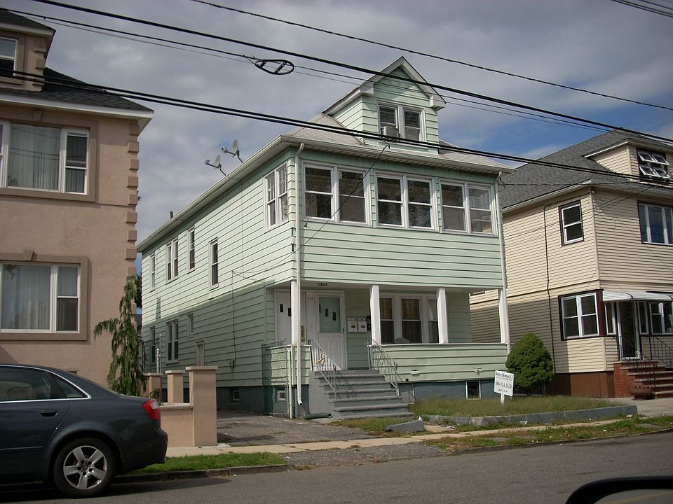 2nd image of 719-721 Clark St