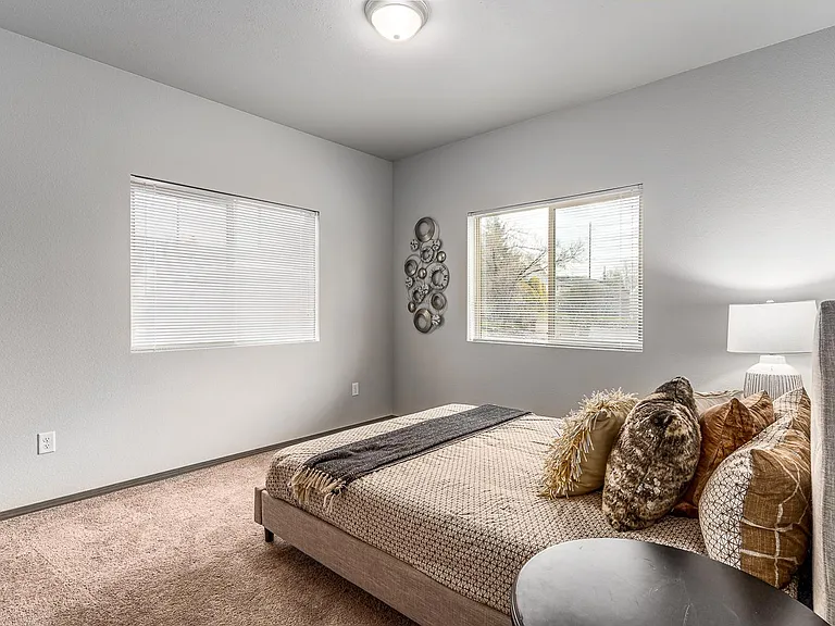 2513 N Regal St — Photo 9
