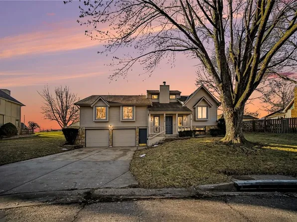 2108 SW Park Dr, Blue Springs, MO 64015