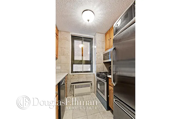 Rented by Douglas Elliman | media 33